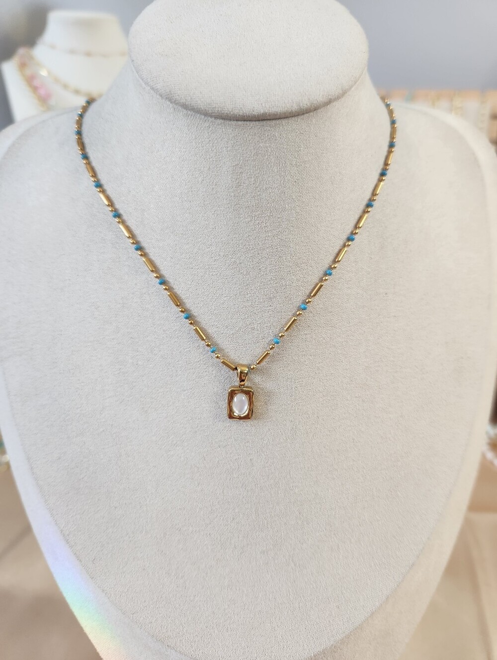 Dainty Mother Of Pearl Pendant Necklace